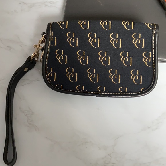 Dooney and Bourke pouch with detachable wristlet - Picture 7 of 9